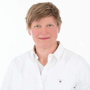 Sylke Iacone, Senior Beraterin im #syspoteam, mit kurzen Haaren und weißer Bluse